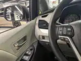 Photo 16 - Toyota Sienna