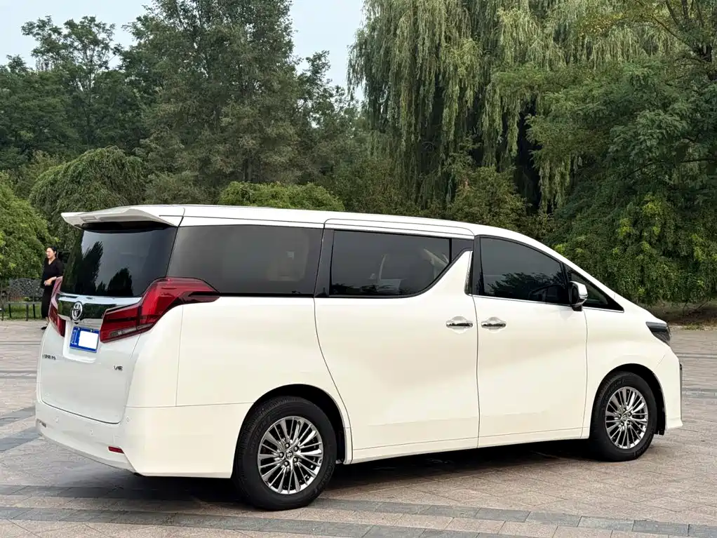 Фото 13 - Toyota Alphard