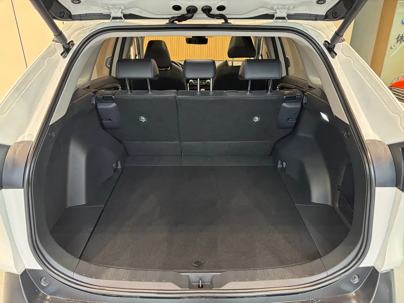 Toyota Wildlander 2023 Hybrid 2.5L E-CVT AWD Premium Edition фото 12
