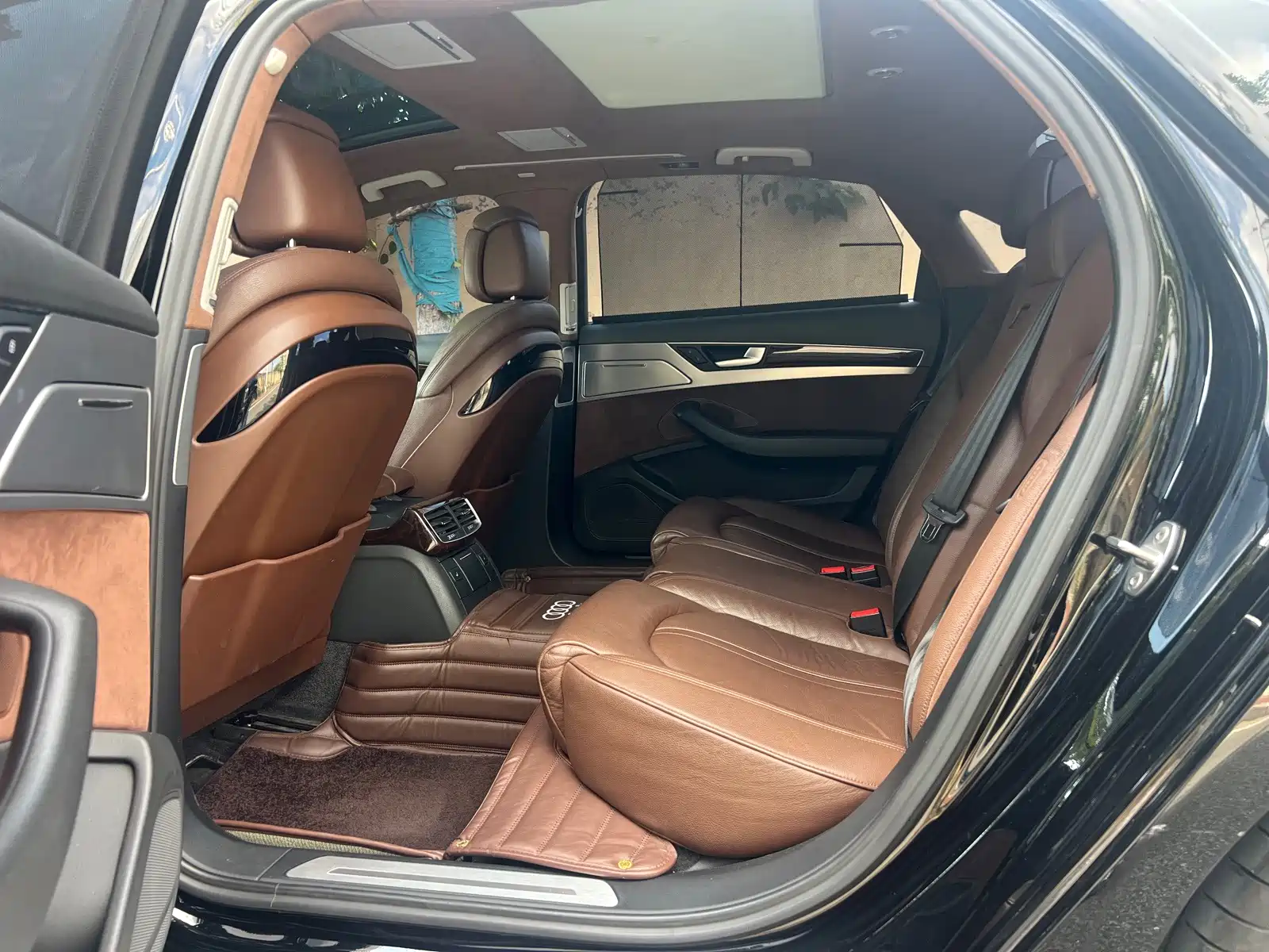 Фото 15 - Audi A8
