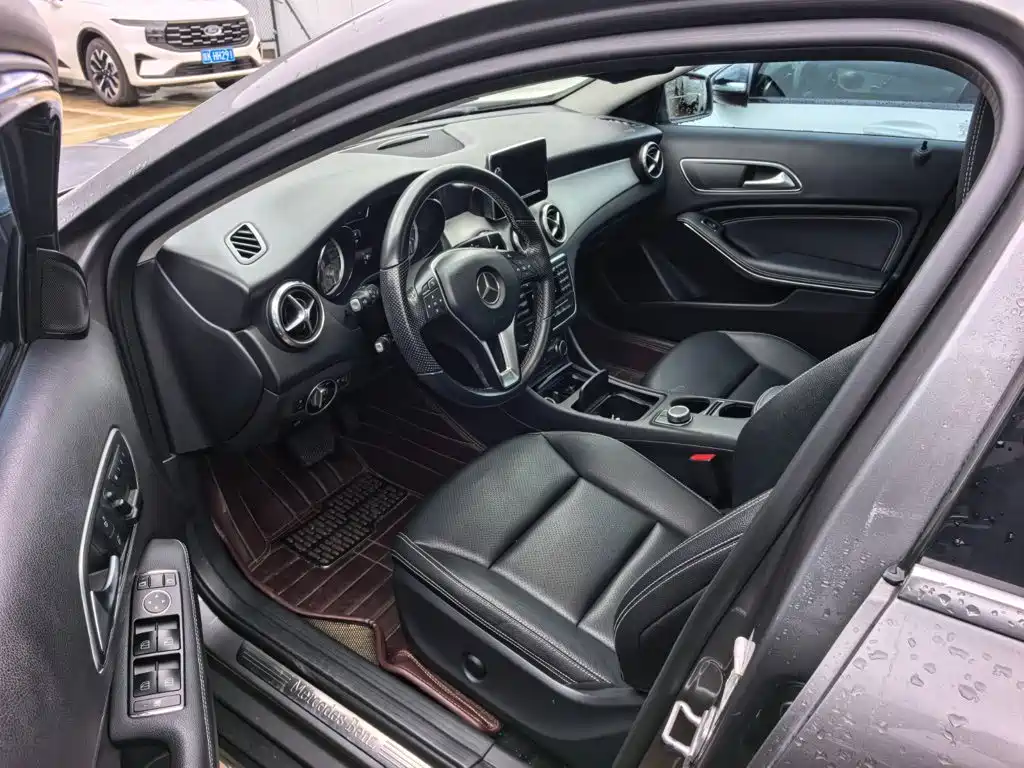 Mercedes-Benz GLA 2015 2015 GLA 200 Dynamic
