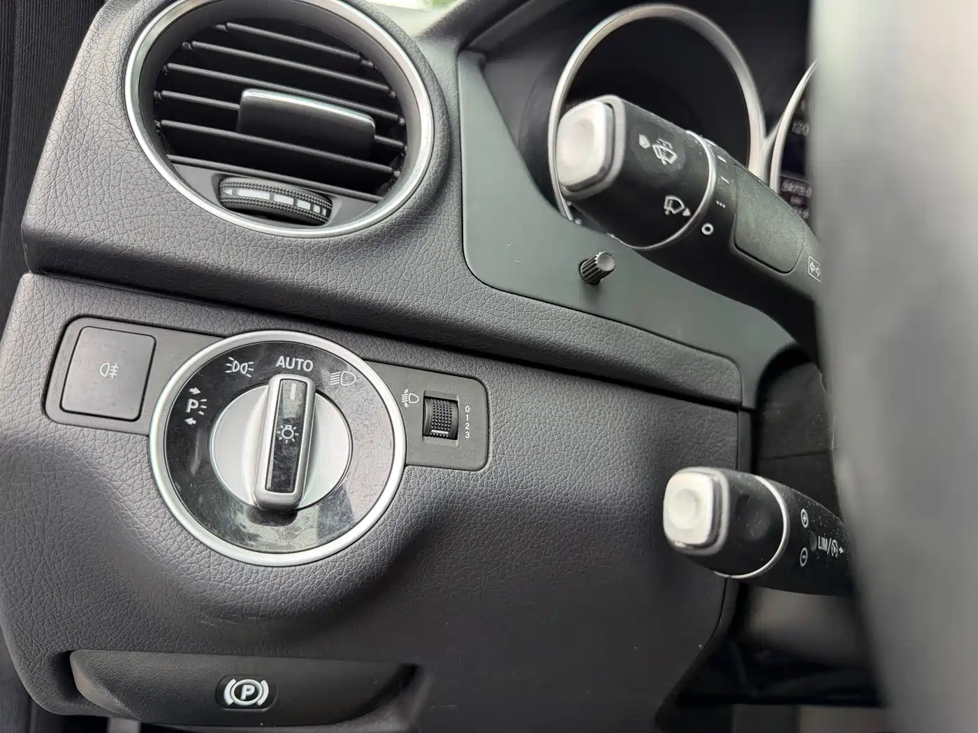 Mercedes-Benz C-Class 2012 2011 C 200 CGI Elegance