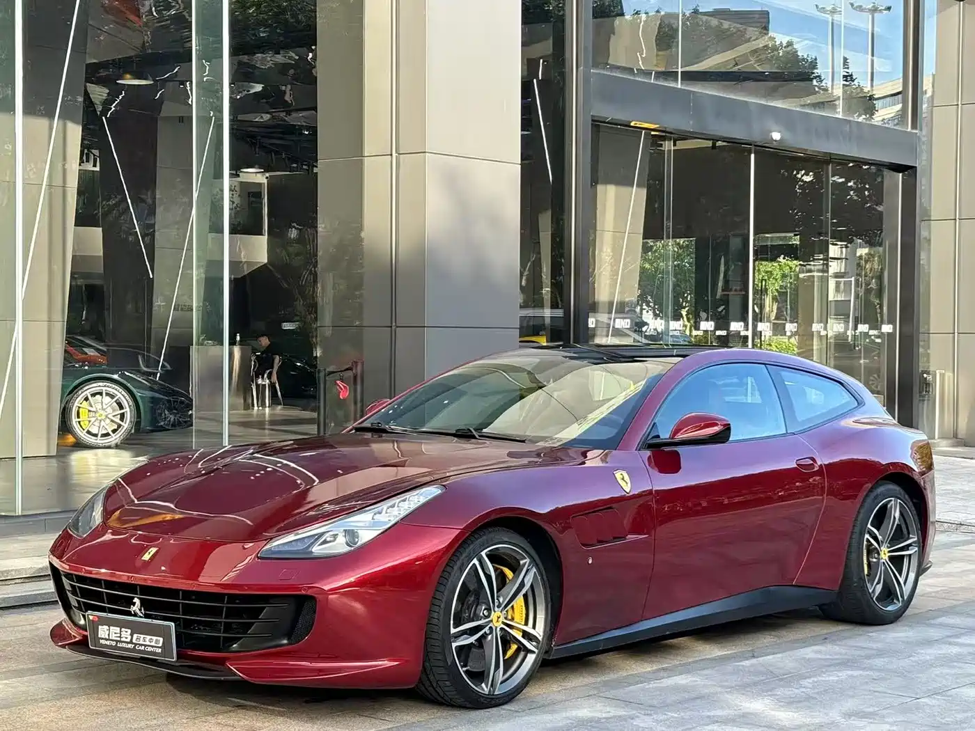 Ferrari GTC4Lusso 2017 2016 6.3L V12