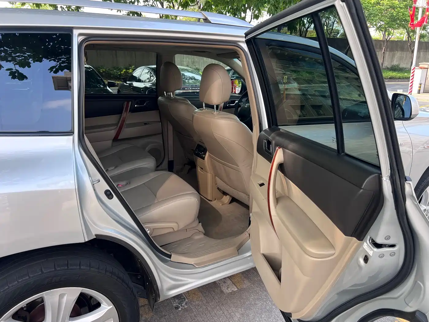 Toyota Highlander 2009 2.7L 2WD 7-Seater Premium фото 8