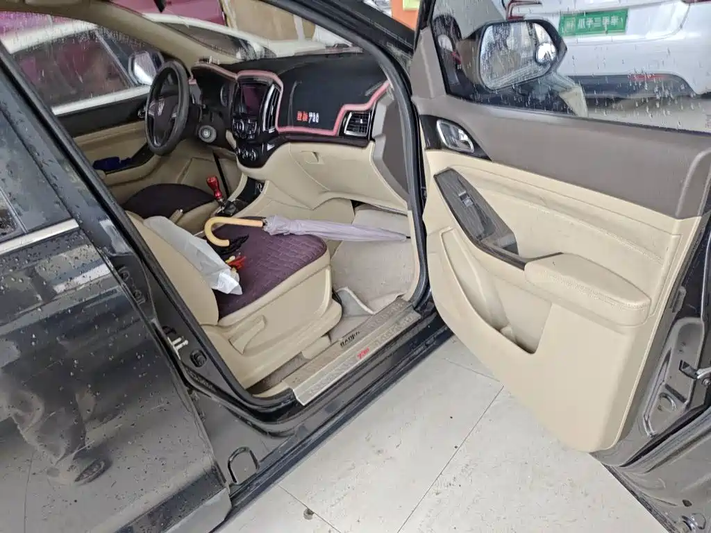 Baojun 730 2015 2014 1.5L Manual Comfort ESP Edition 7-Seater