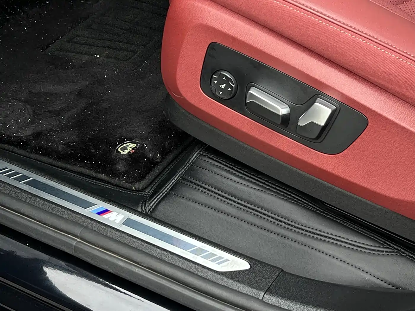 BMW X5 2025 Model xDrive 30Li Exclusive M Sport Blackout Package фото 22