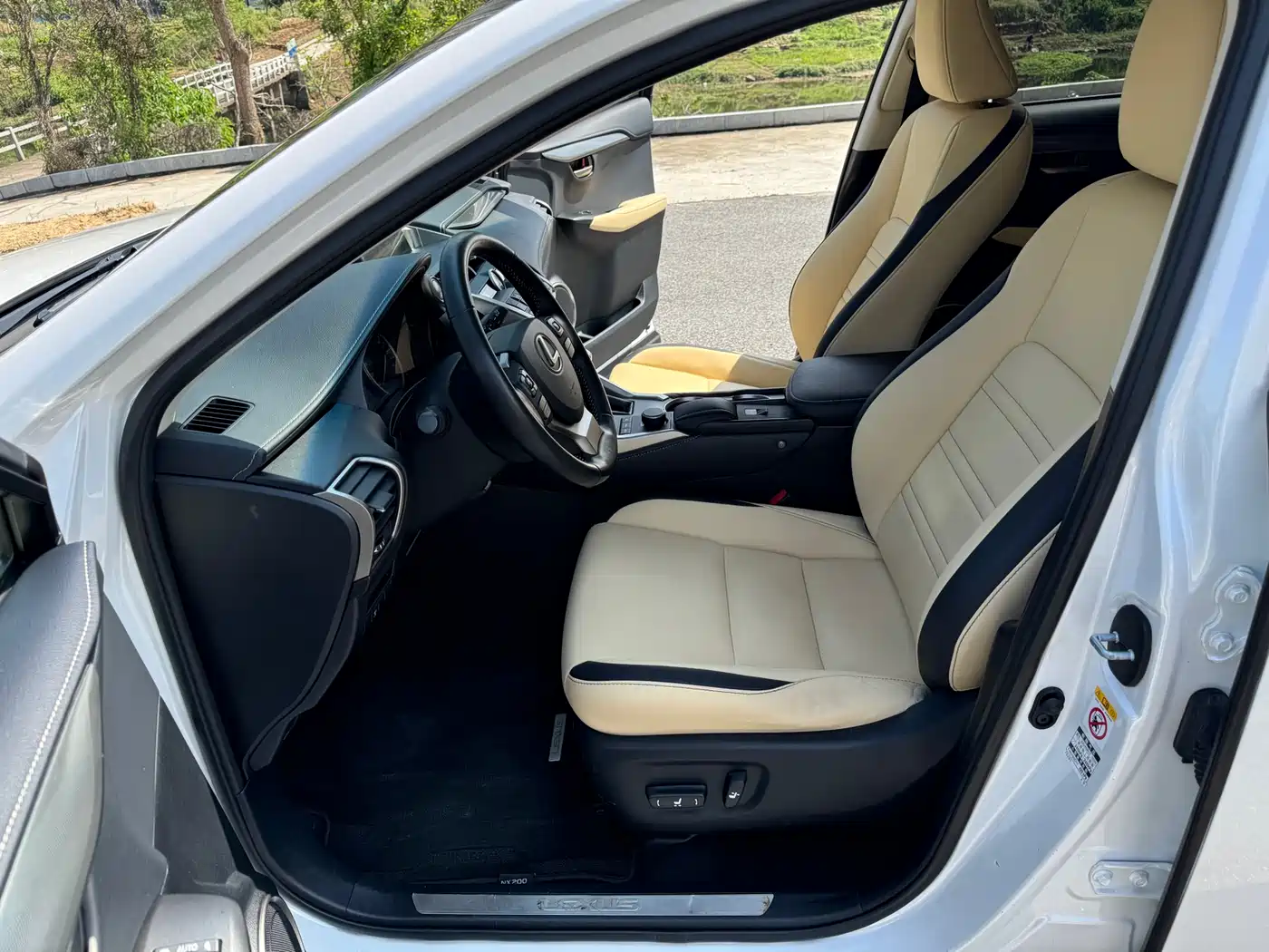 Lexus NX 2016 200 AWD F Sport фото 6