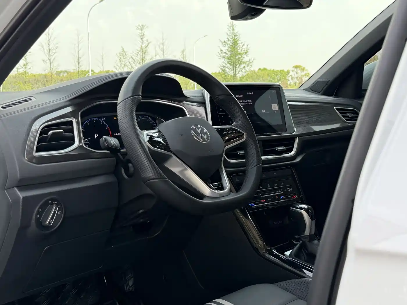 Volkswagen T-ROC 2024 300TSI DSG 2WD Morning Light Edition фото 5