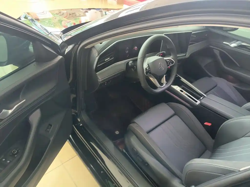 Volkswagen Magotan 2026 2024 300TSI DSG Premium Edition (Eye-catching Package)