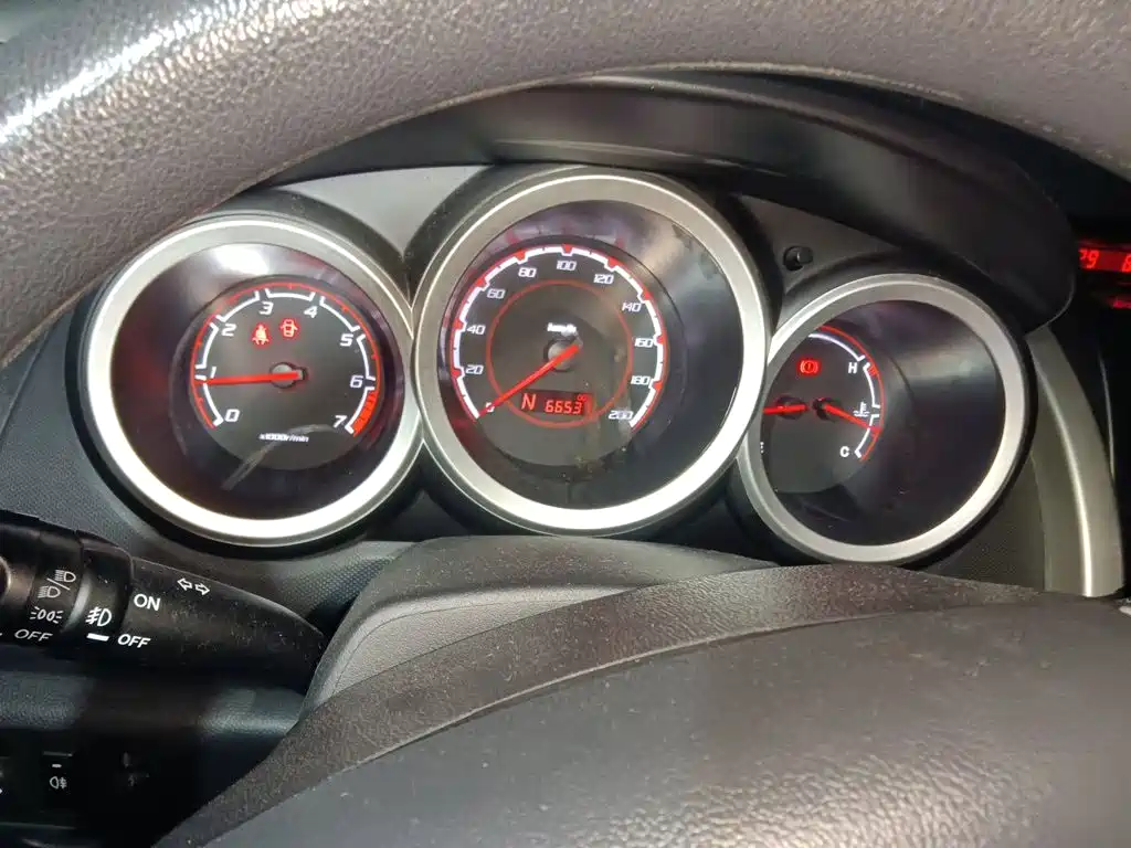 Changan CX20 2016 2014 1.4L IMT Sunroof Navigation Edition (China V)