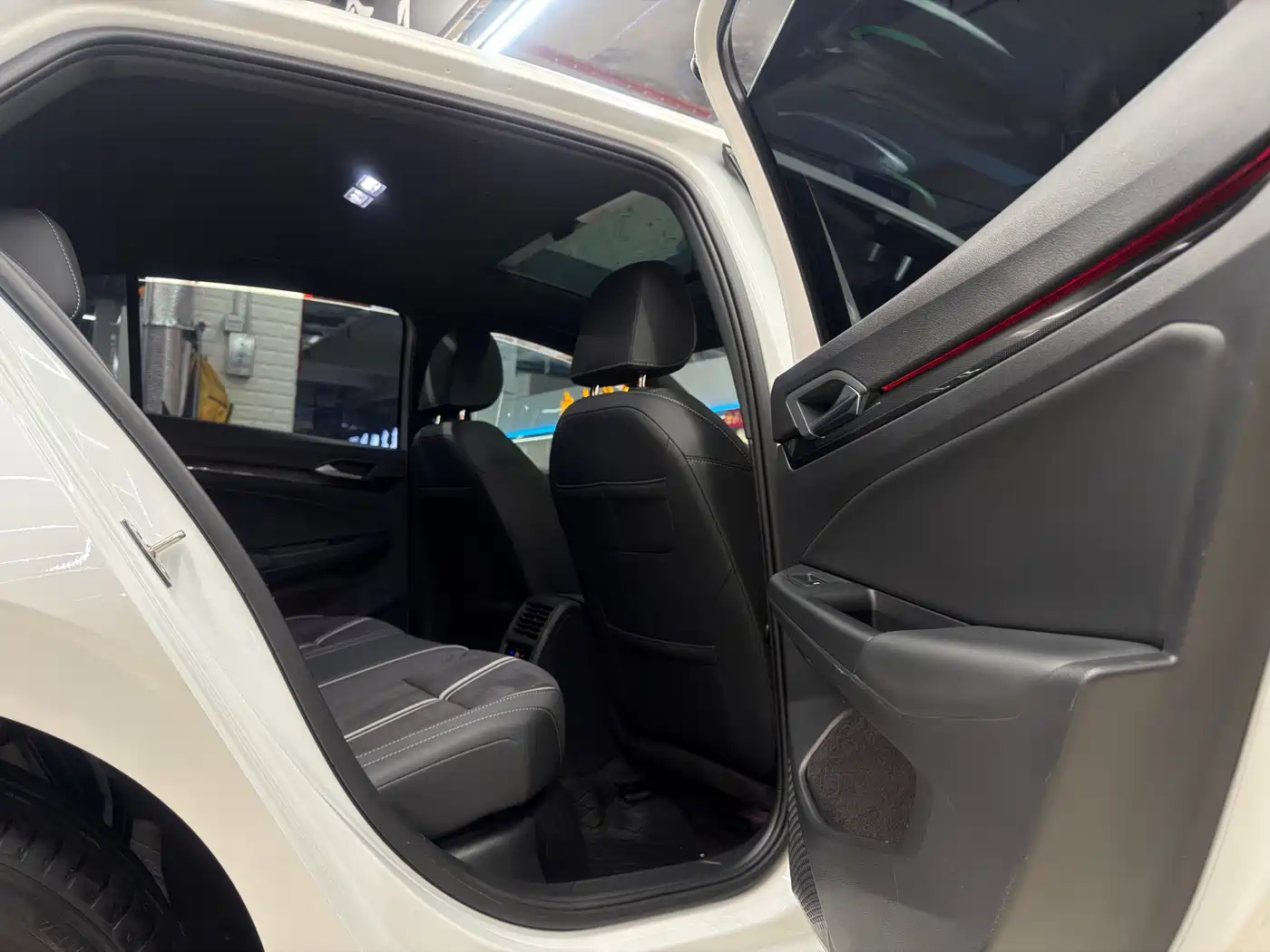 Volkswagen Golf 2023 280TSI DSG R-Line Lite фото 23