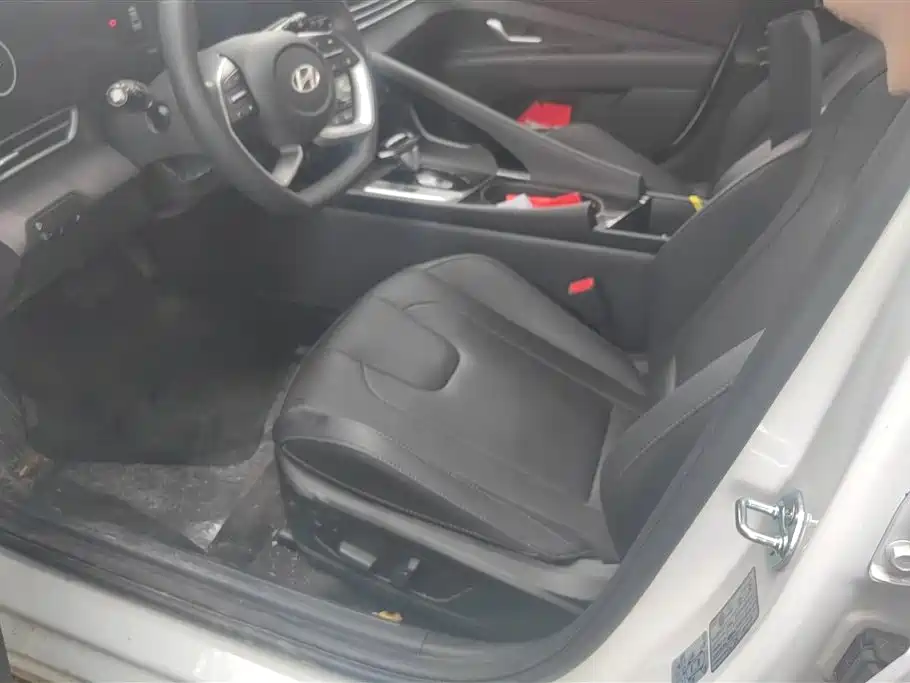 MODERN ELANTRA