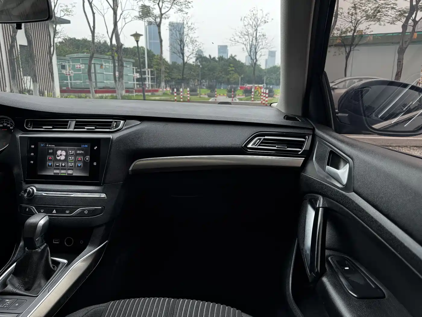 Peugeot 408 2015 1.2T Automatic Glory Edition фото 12