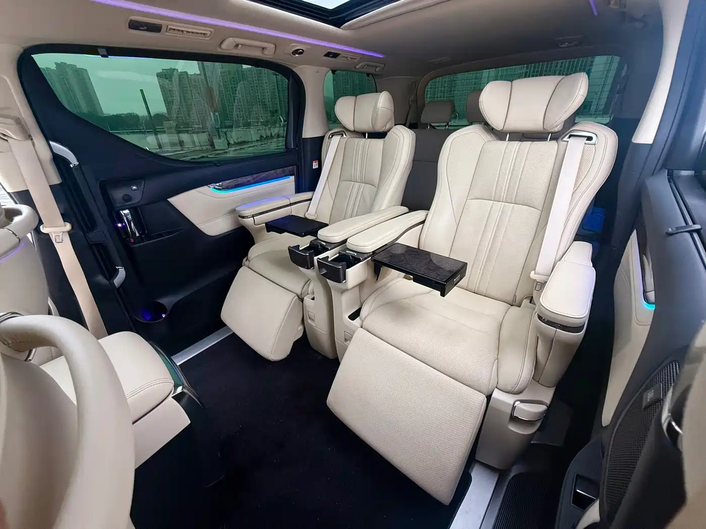 Toyota Alphard 2021 Hybrid 2.5L Premium фото 8