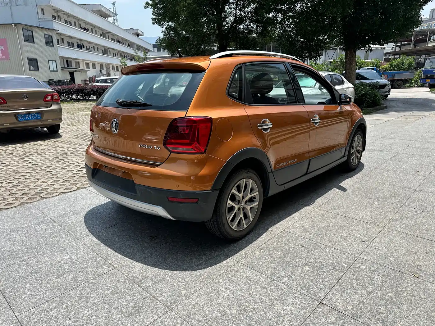 Volkswagen Polo 2014 1.6L Cross Polo Automatic фото 9