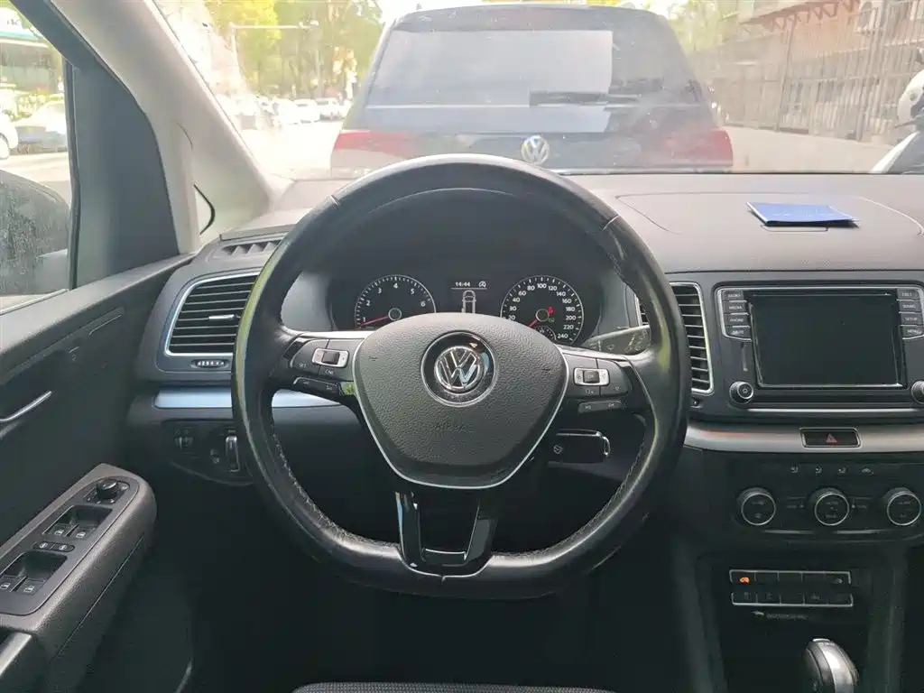 Volkswagen Sharan 2016 380TSI Comfort 7-seater фото 3