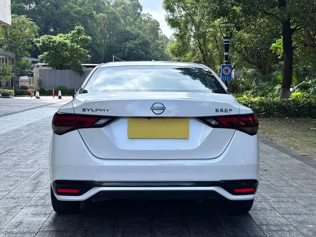 صورة 8 - Nissan Sylphy