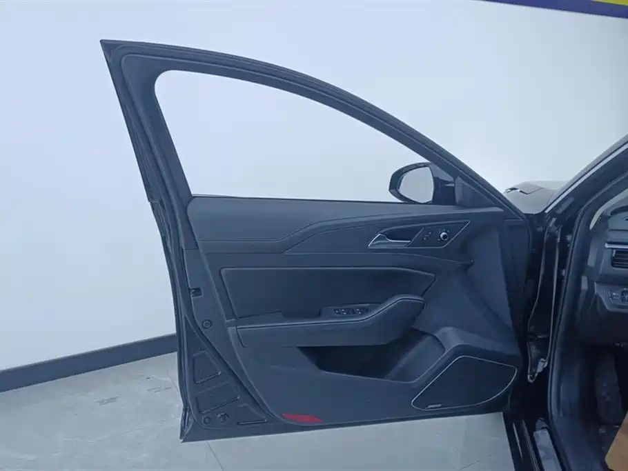 Hongqi H5 2022 Classic Facelift 1.8T Automatic Smart Connect Flag Enjoyment Edition фото 7