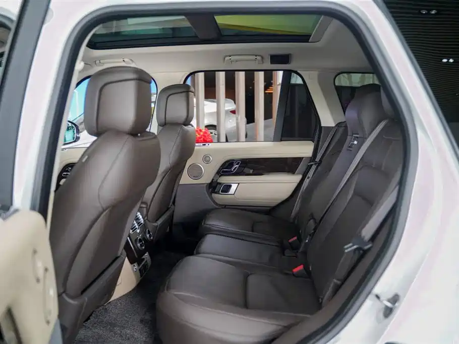 Land Rover Range Rover 2022 3.0 L6 360PS Heritage Edition фото 3
