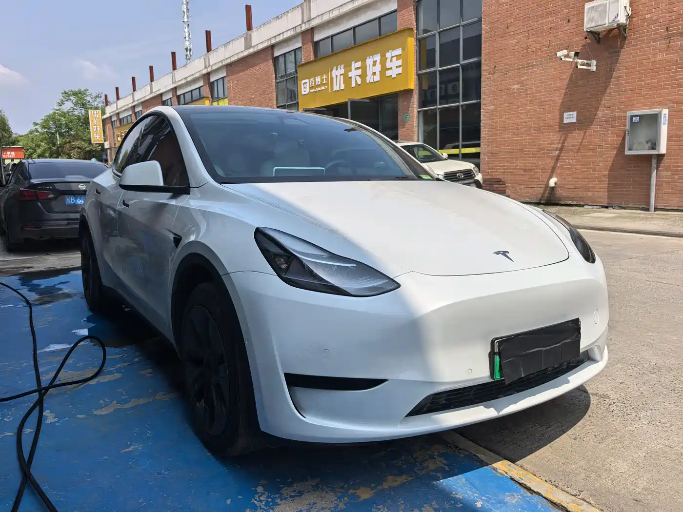 TESLA MODEL Y