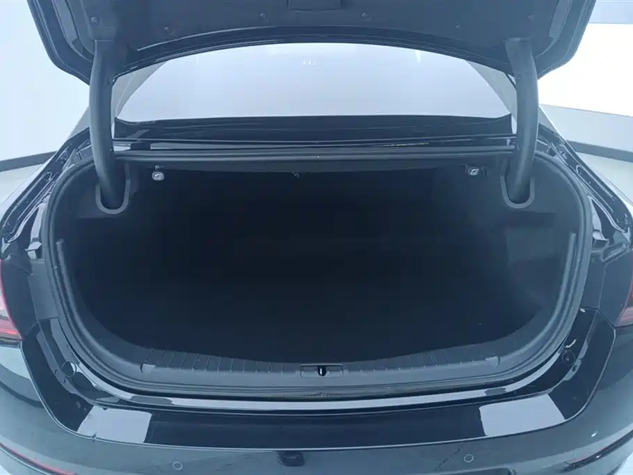 Hongqi H5 2022 Classic Facelift 1.8T Automatic Smart Connect Flag Enjoyment Edition фото 4