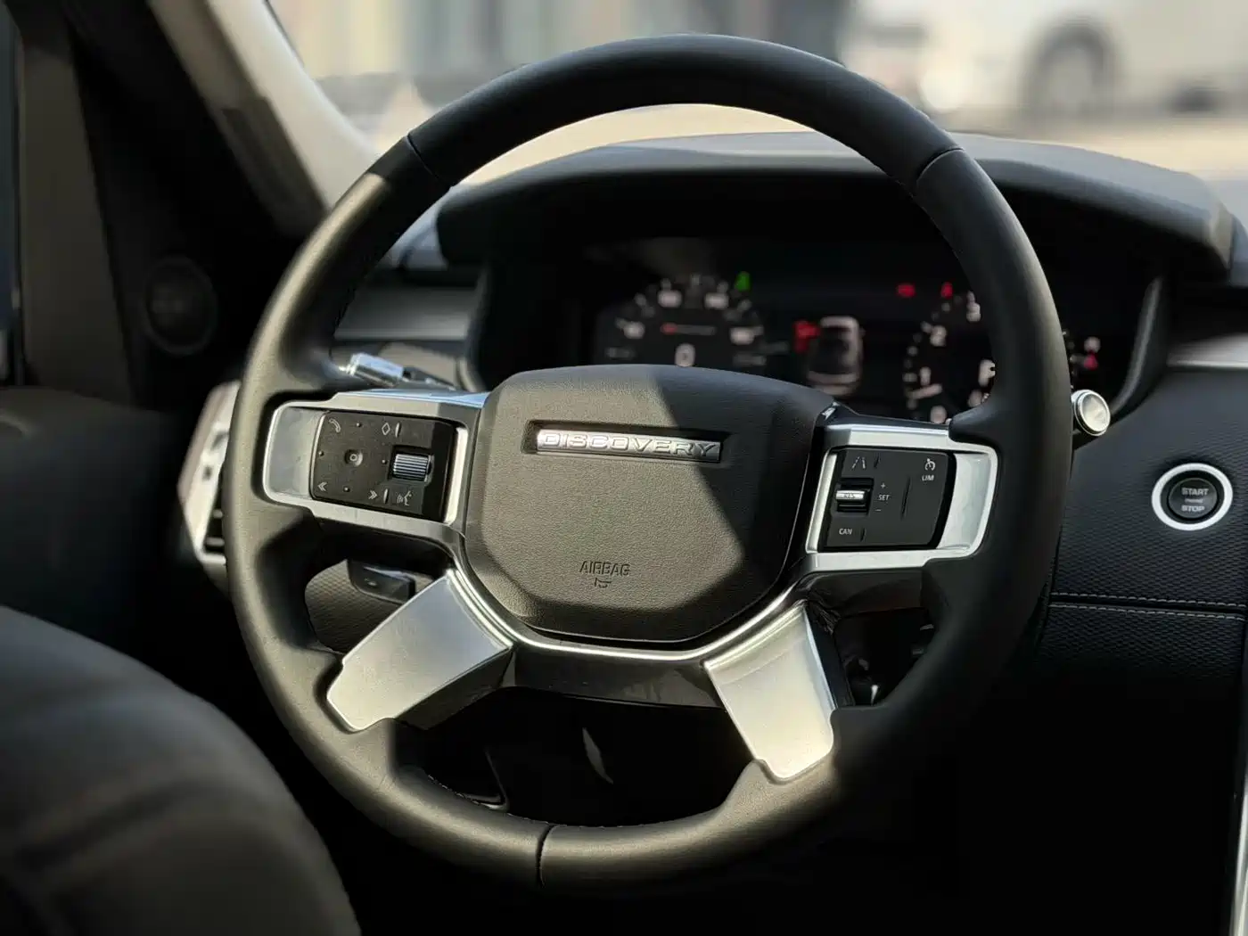 Land Rover Discovery 2021 360PS R-Dynamic S фото 6