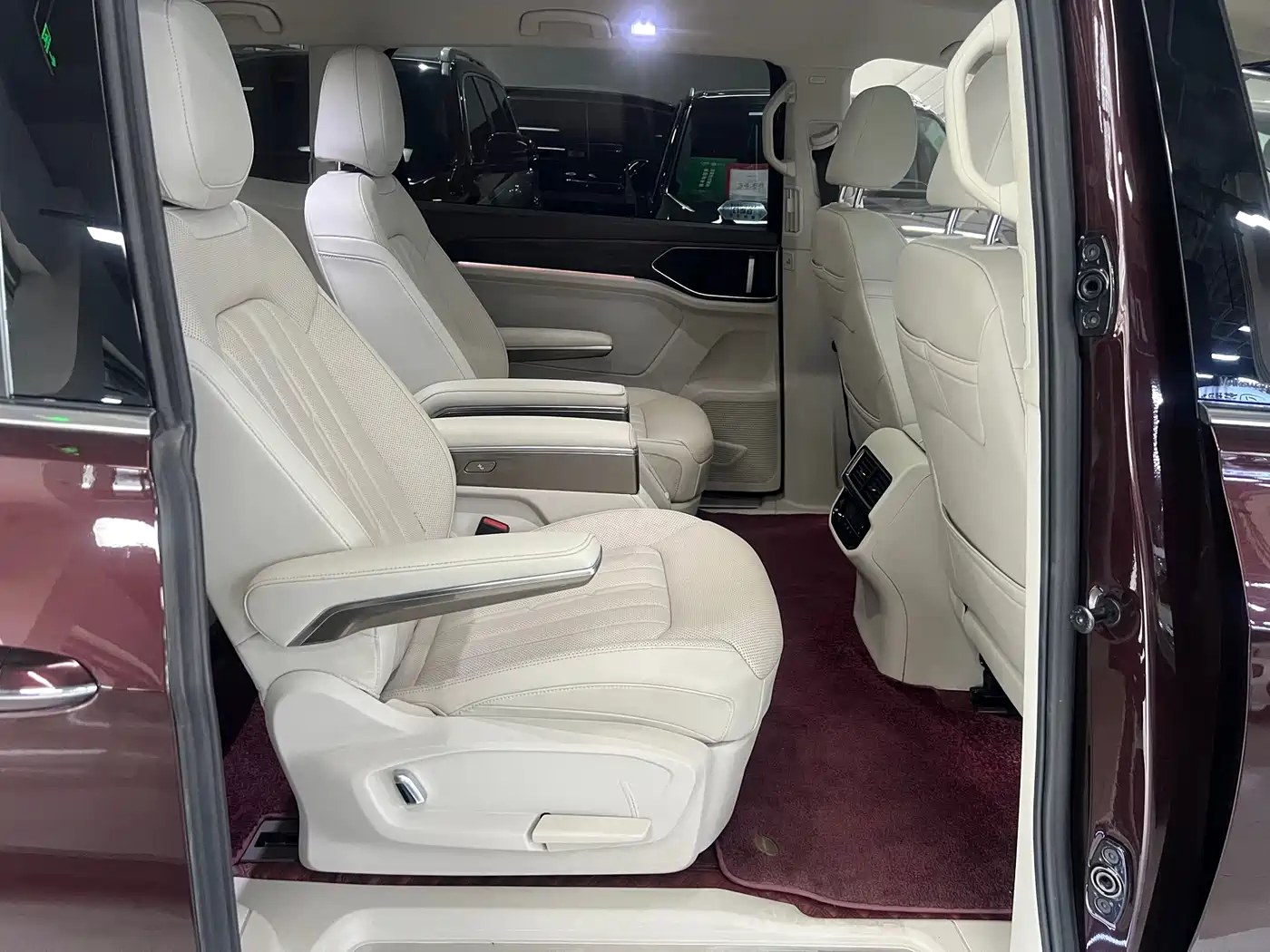 Volkswagen Viloran 2022 330TSI Luxury Edition фото 4