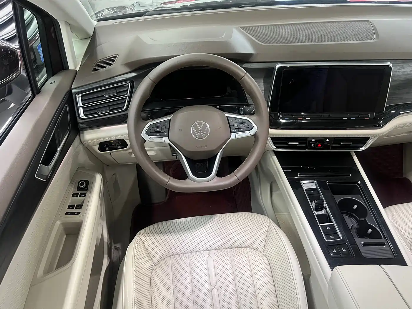 Volkswagen Viloran 2022 330TSI Luxury Edition фото 9