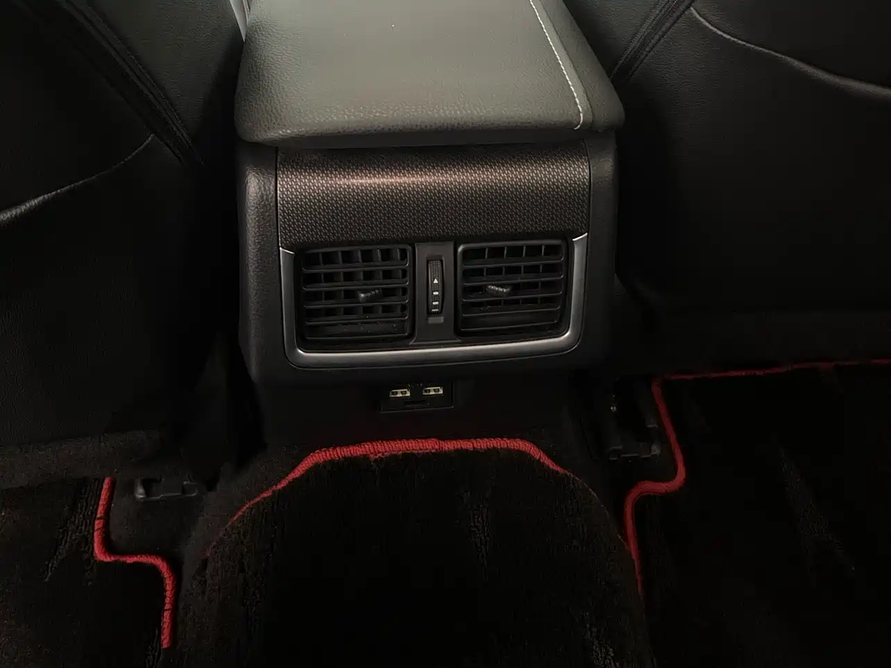 Toyota Camry 2022 2.0S Knight Edition фото 20
