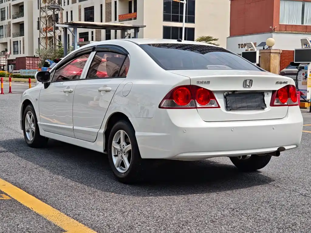 CIIMO CIIMO 2015 2015 1.8L Automatic Comfort Edition