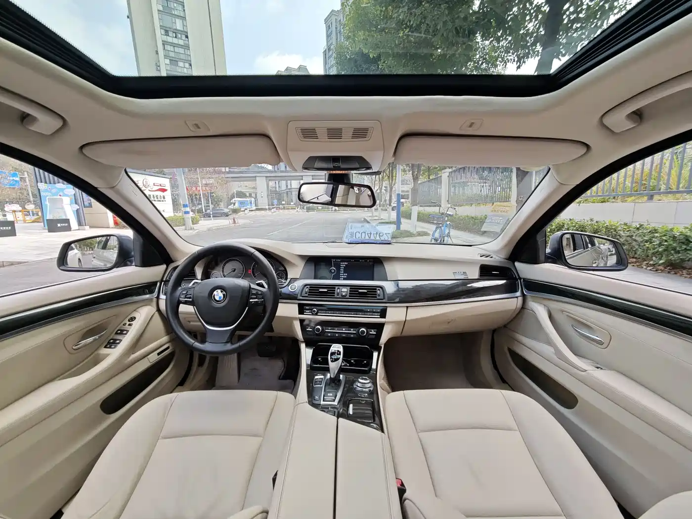 BMW 5 Series 2011 535Li Leading фото 11