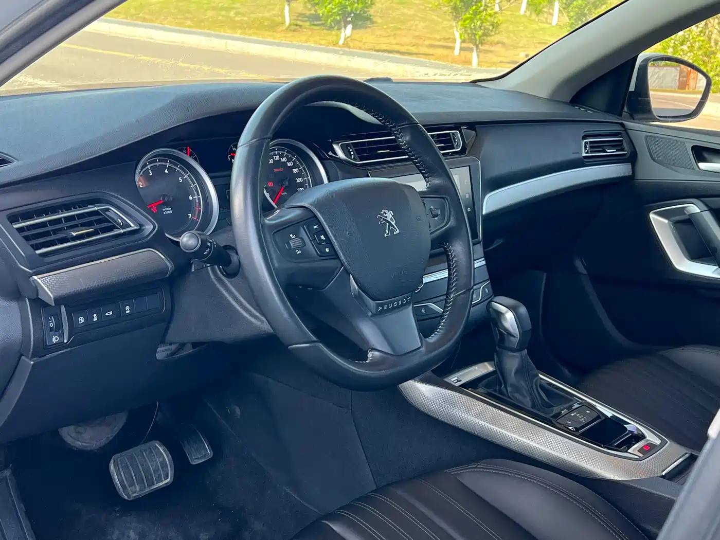 Peugeot 408 2019 360THP Auto Luxury Edition China VI фото 6