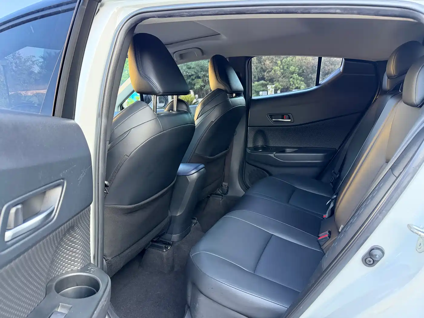 Toyota C-HR 2021 2.0L Luxury Edition фото 7