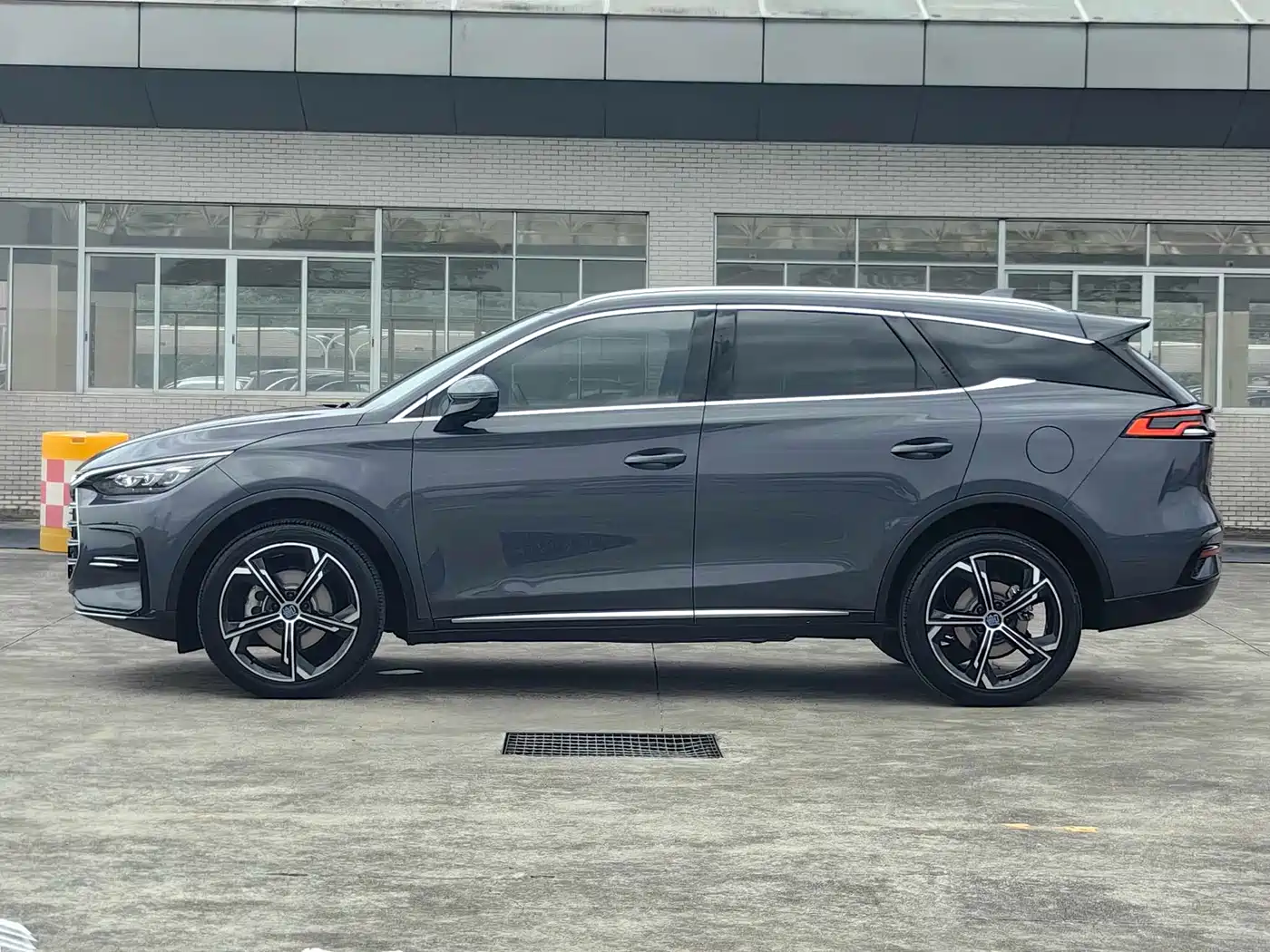 BYD Tang New Energy 2021 DM-i 112KM Honor фото 5