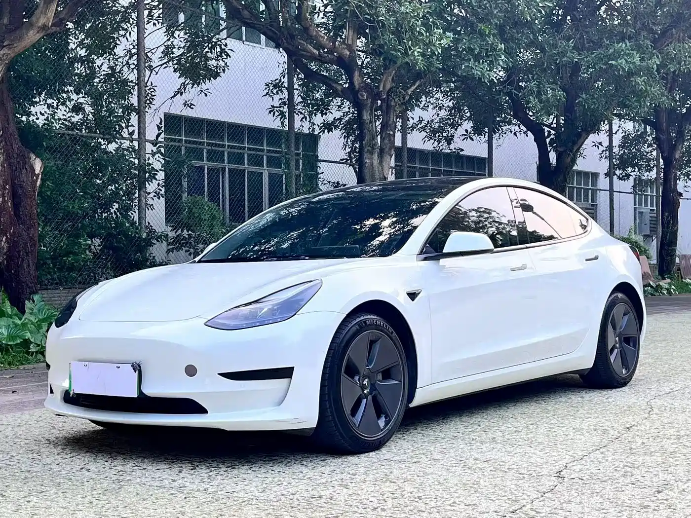 Фото 1 - Tesla Model 3