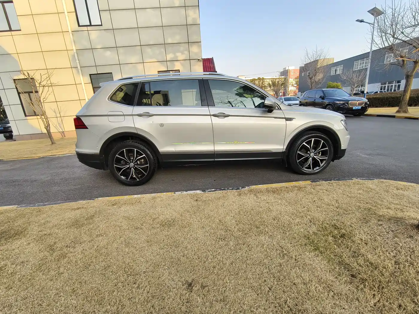 Volkswagen Tiguan L 2019 330TSI Automatic 2WD Smart Luxury Edition China VI фото 4