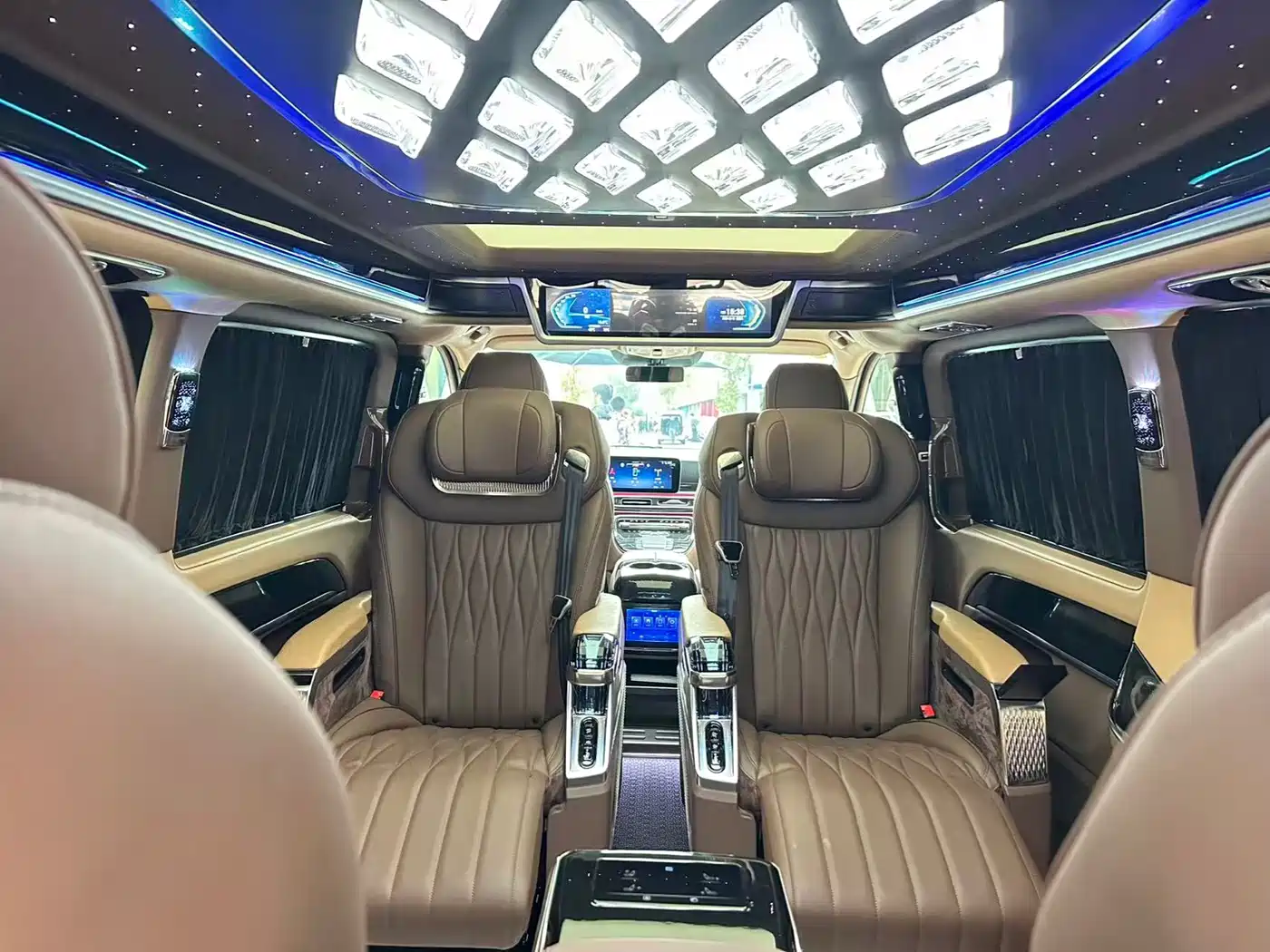 Mercedes-Benz V-Class 2024 V 300 L Long Wheelbase Luxury Edition фото 11