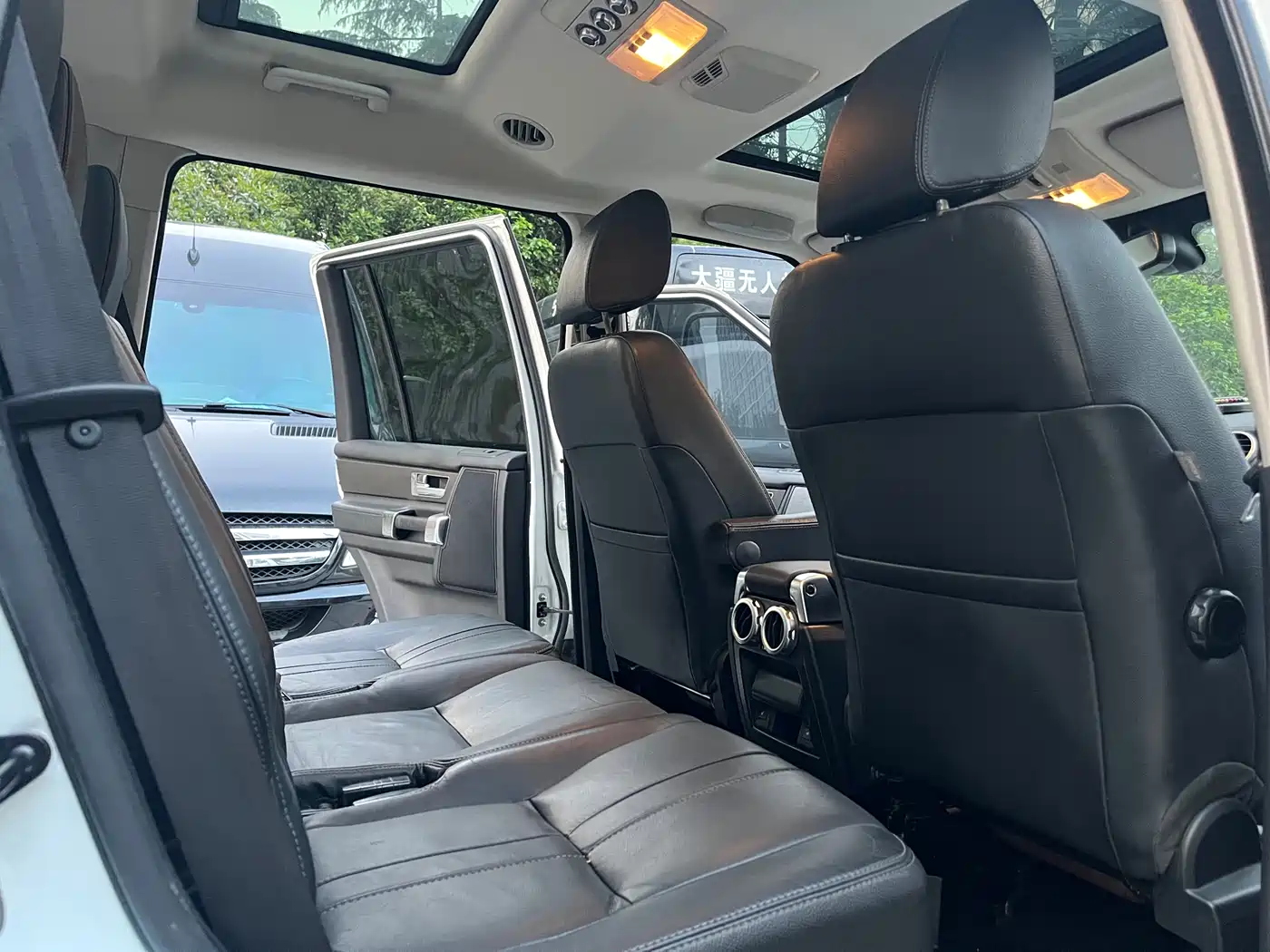 Land Rover Discovery 2015 3.0 SDV6 HSE Diesel фото 9
