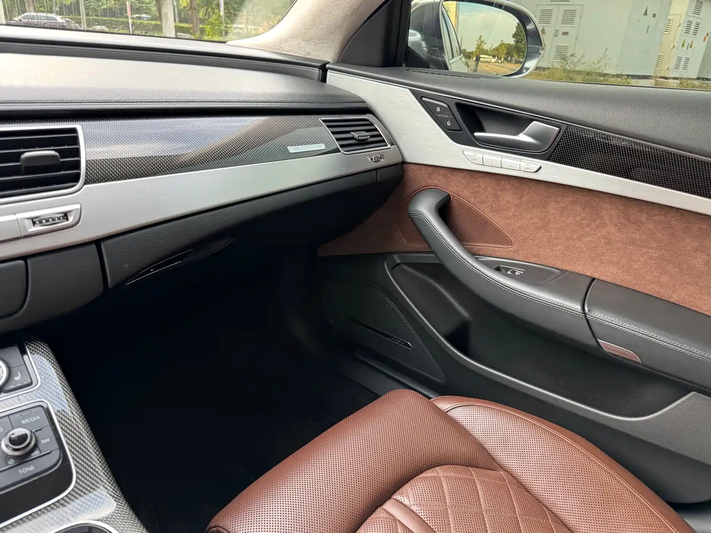 Audi S8 2013 S8 4.0TFSI quattro фото 16