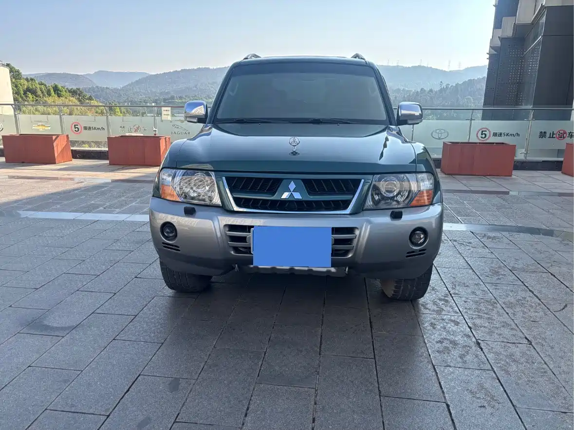 Mitsubishi Pajero 2011 Mitsubishi Pajero V73 3.0L AT GLS фото 2