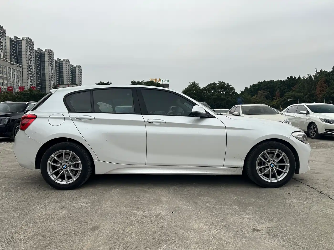 BMW 1 Series (Import) 2015 118i Leading фото 16