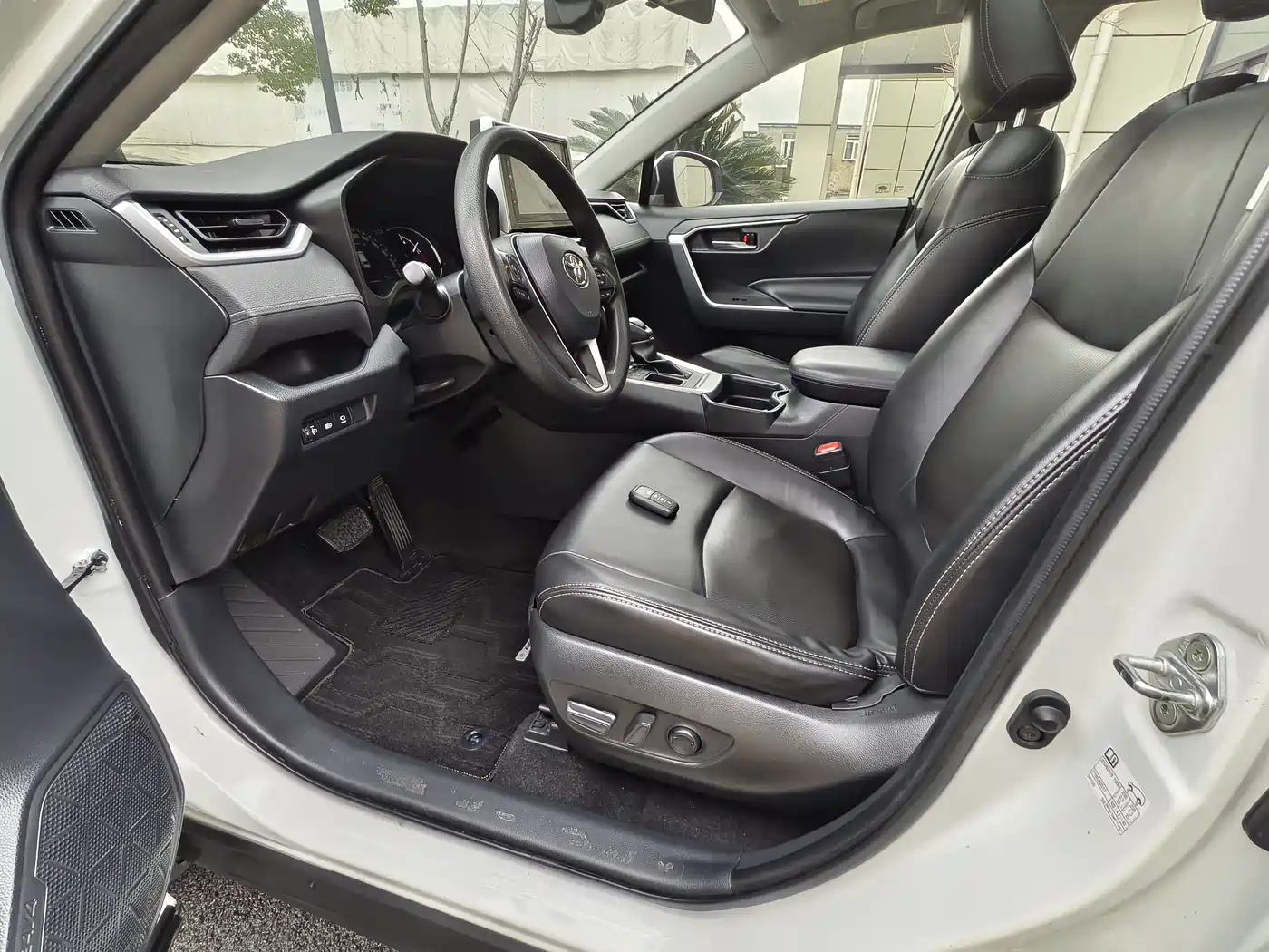 Toyota RAV4 Rongfang 2020 2.0L CVT 2WD Trend Edition фото 9