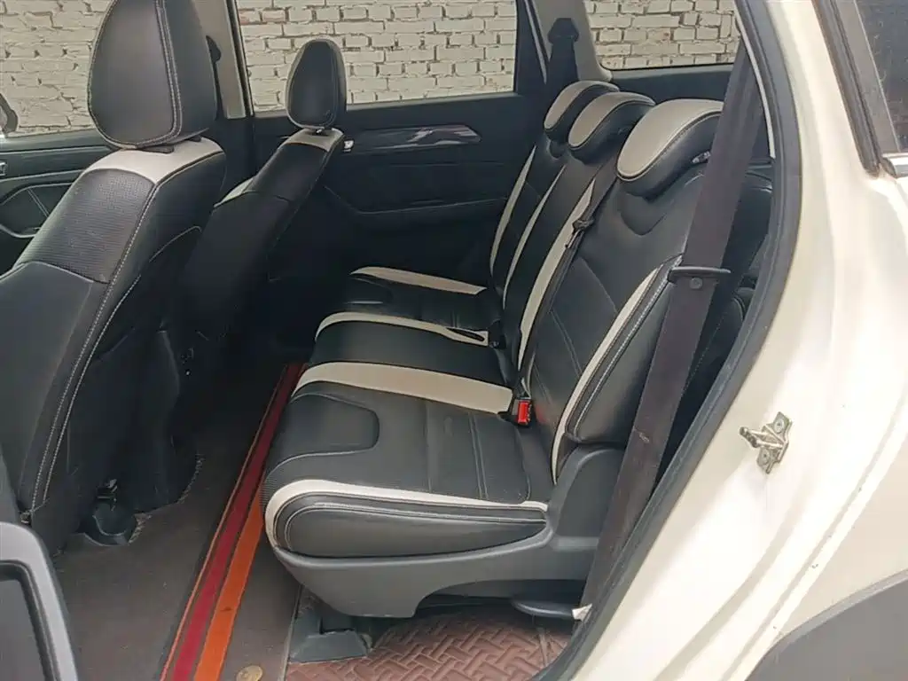 BAIC Weiwang BAW Weiwang M60 2019 2017 1.5T CVT King Edition