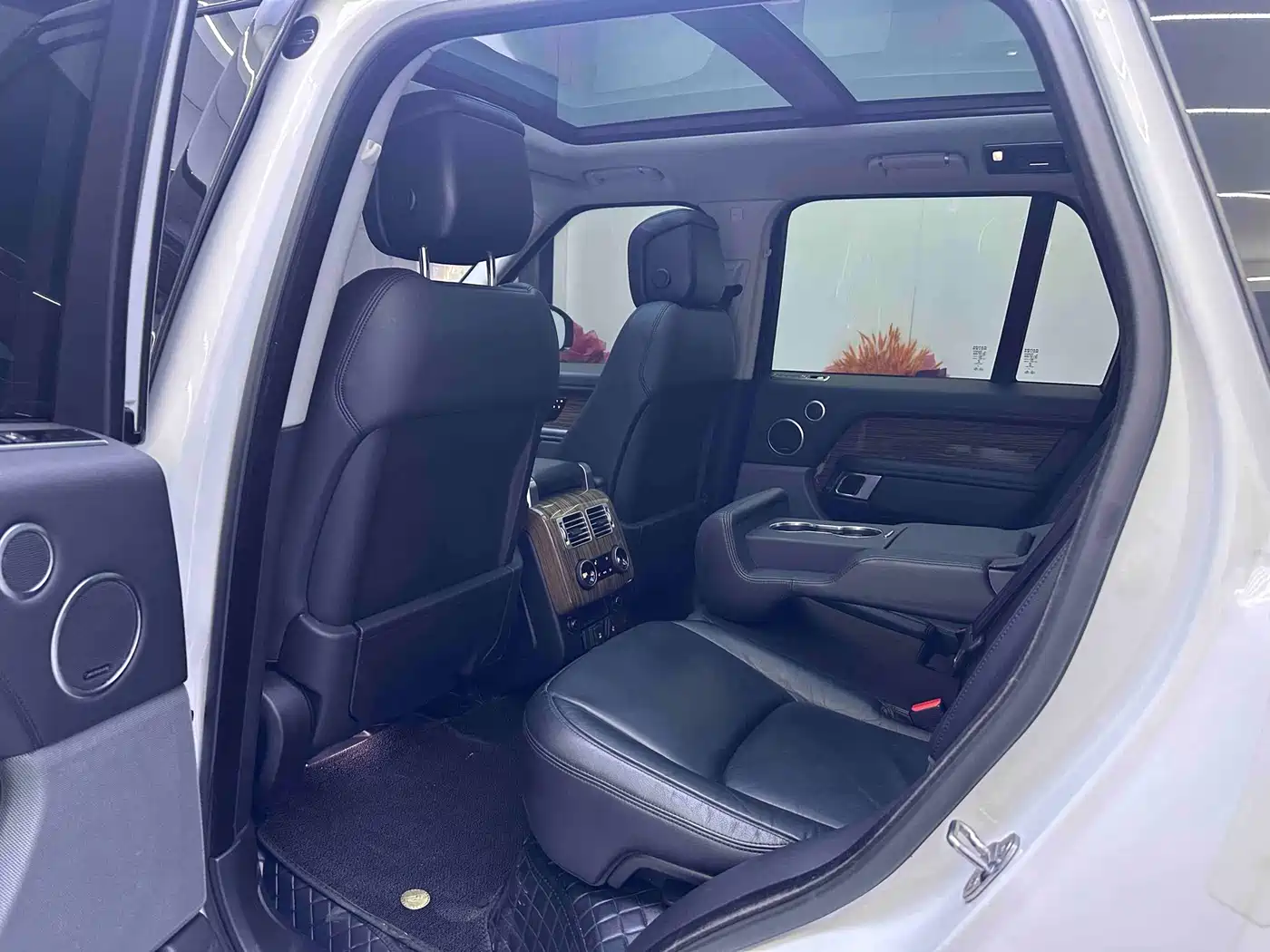 Land Rover Range Rover 2018 3.0 SC V6 Golden Age Edition фото 4
