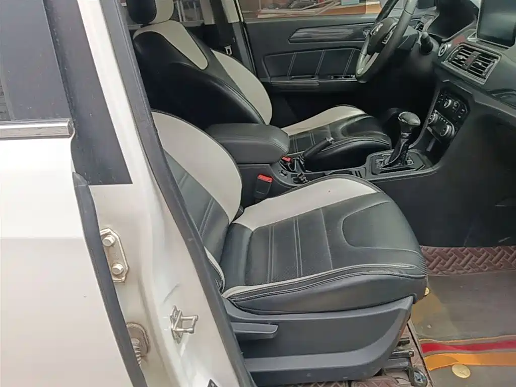 BAIC Weiwang BAW Weiwang M60 2019 2017 1.5T CVT King Edition