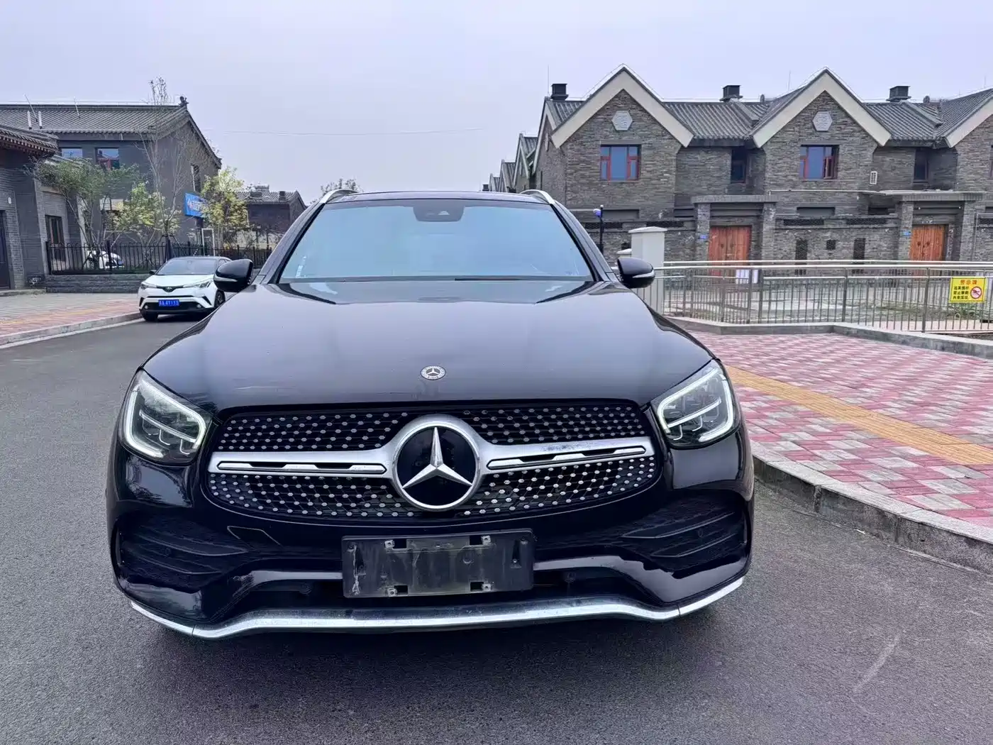 MERCEDES-BENZ GLC