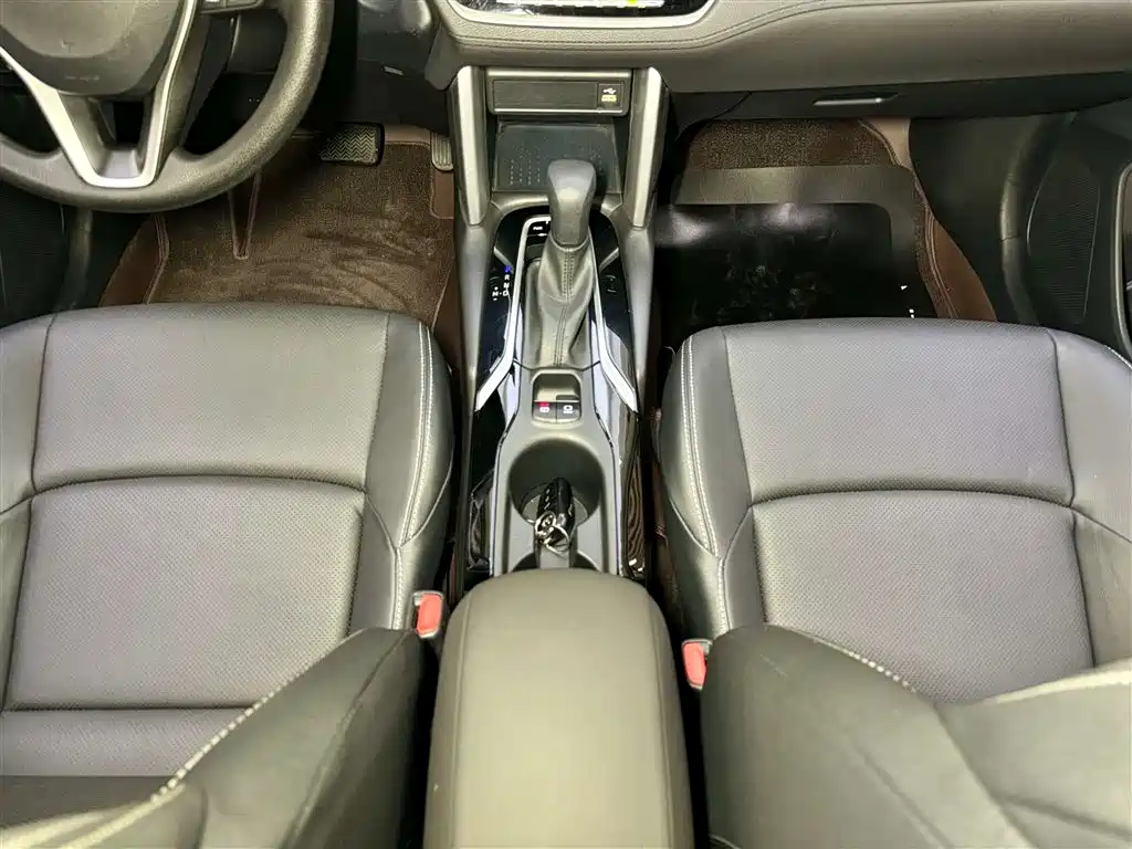 Toyota Frontlander 2022 2.0L CVT Luxury PLUS Edition фото 28