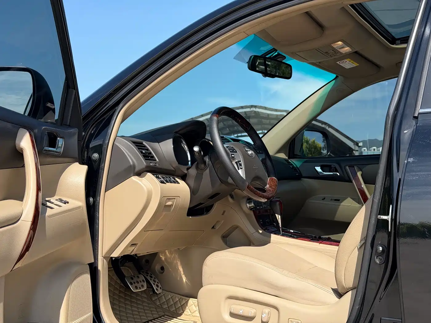 Toyota Highlander 2012 2.7L 2WD 7-Seater Luxury Navigation Edition фото 7