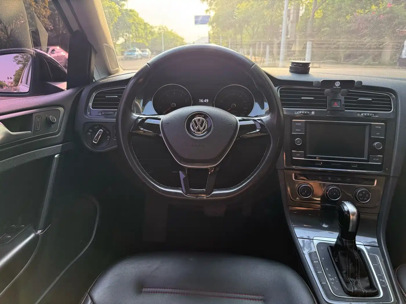 Volkswagen Golf 2017 230TSI Auto Comfort Millionth Anniversary Edition фото 7