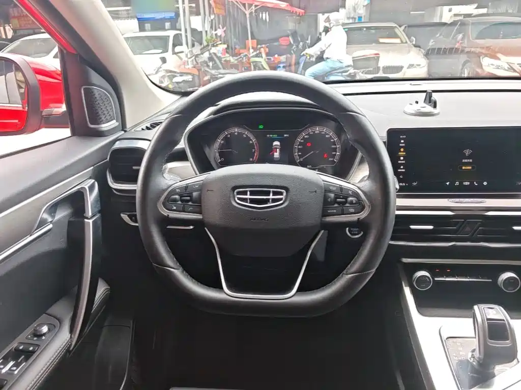 Фото 11 - Geely Coolray